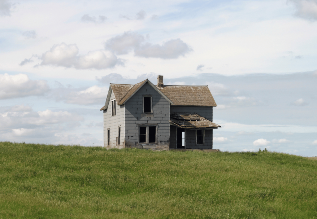 Comment sécuriser une maison isolée ou en zone rurale ?