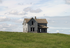 Comment sécuriser une maison isolée ou en zone rurale ?